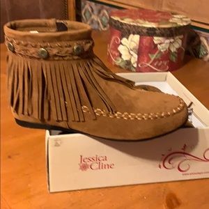 Jessica Cline Montana “  NWT ” size 7 ankle boots